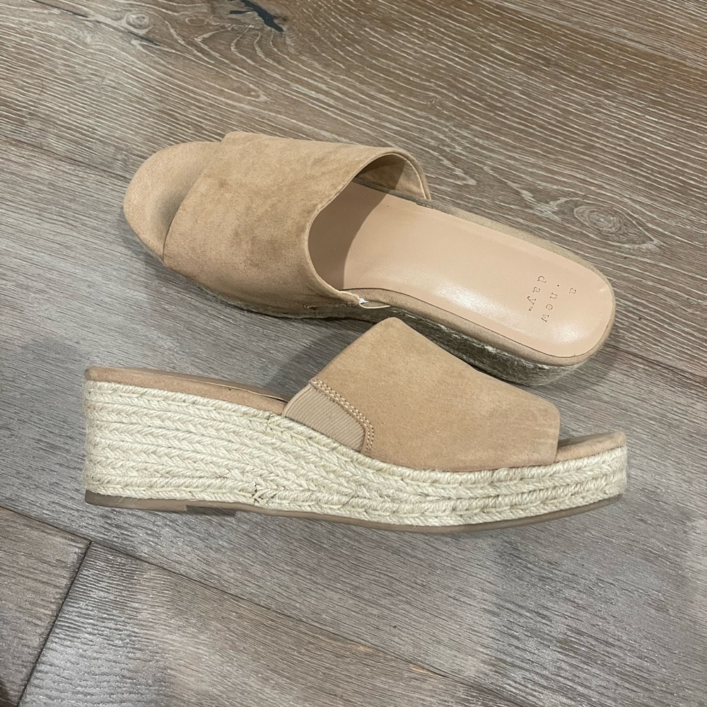 A NEW DAY PLATFORM SANDALS SIZE 7.5